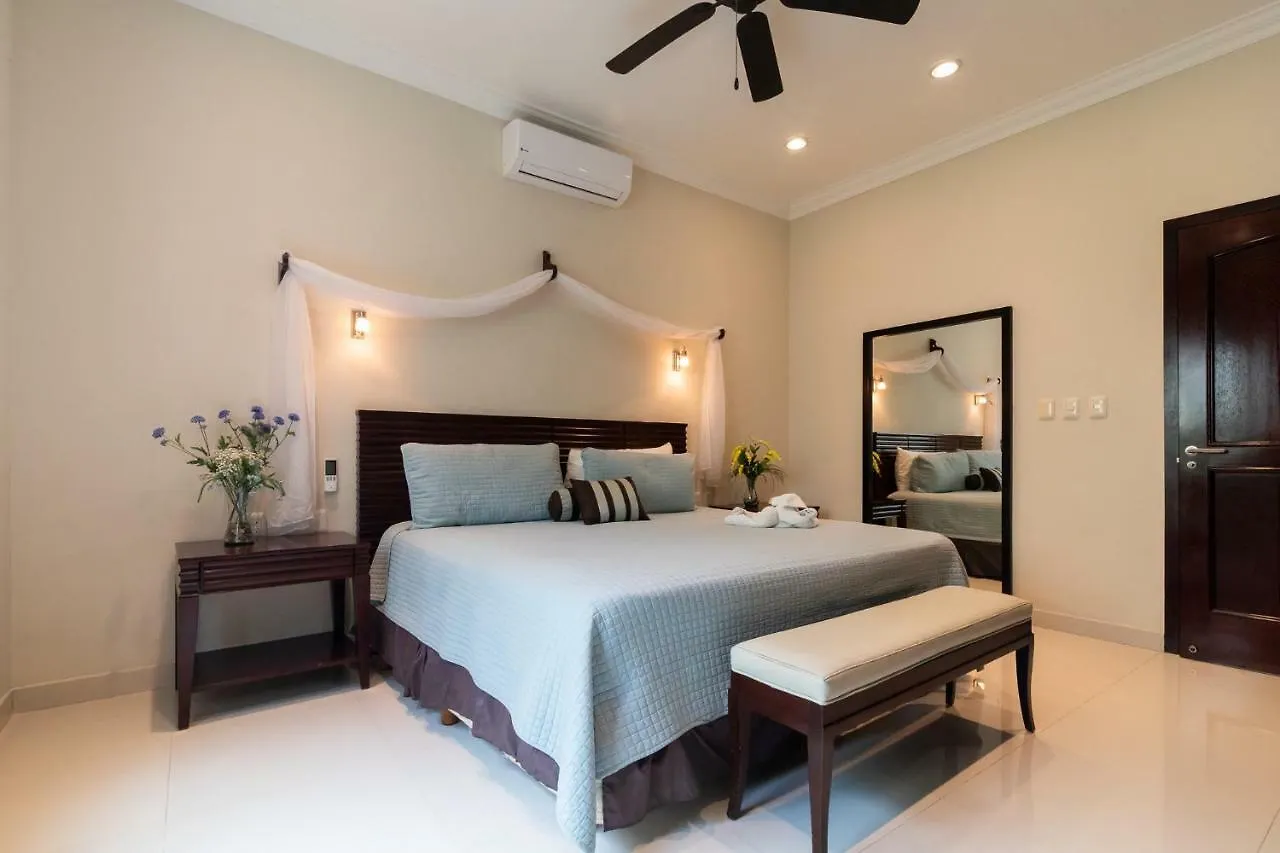 Casa Joya Del Mar - Oceanfront Villa For 10 - Playa Paradise Properties Playa del Carmen 0*,  Meksika